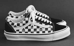 棋盘格与房子 logo 结合！Dover Street Market x Vans 联名登场！