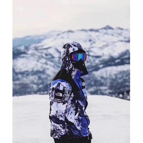 supreme x the north face 联名雪山冲锋衣