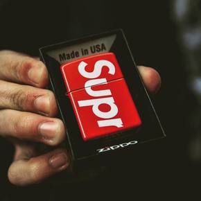 Supreme 18ss zippo 联名打火机