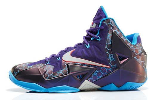 NIKE LEBRON XI