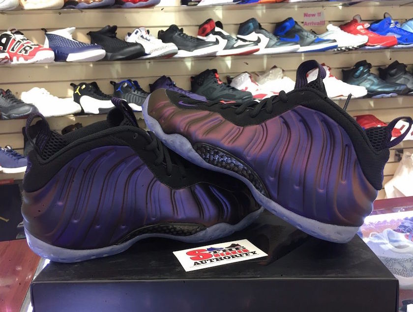 nike-air-foamposite-one-eggplant-314996-008.jpg