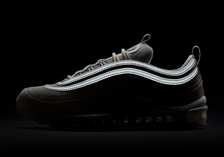 nike-air-max-97-white-snakeskin-921826-100-07-768x538.jpg