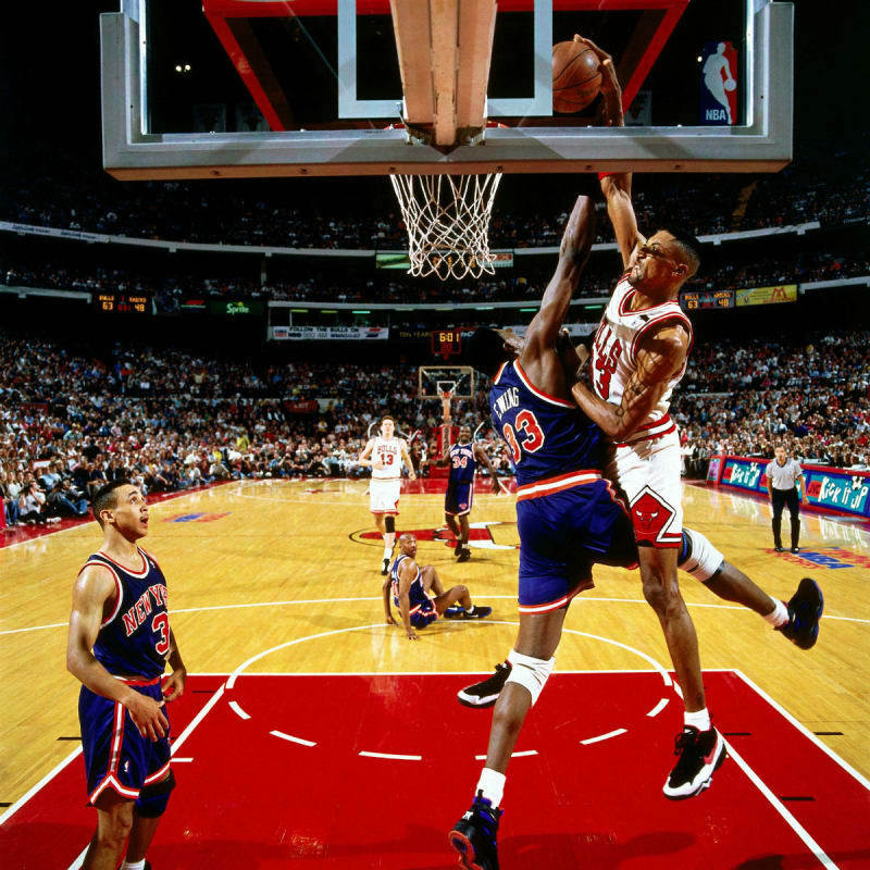 scottie-pippen-dunks-over-patrick-ewing.jpg