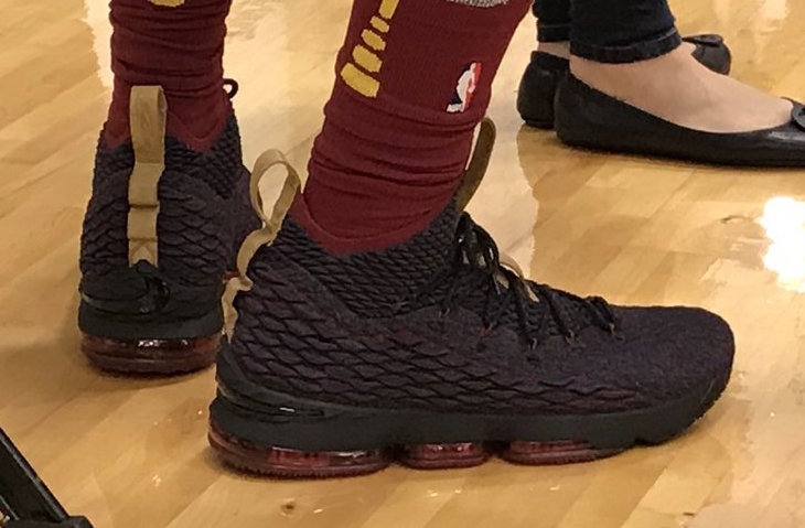 勒布朗媒体日上脚nike lebron 15 "cavs" | 当客|球鞋资讯|跑鞋资讯