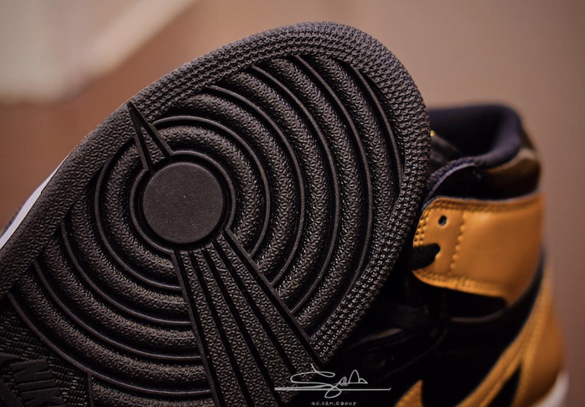 air-jordan-1-gold-toe-aq7474-001-release-date-8.png