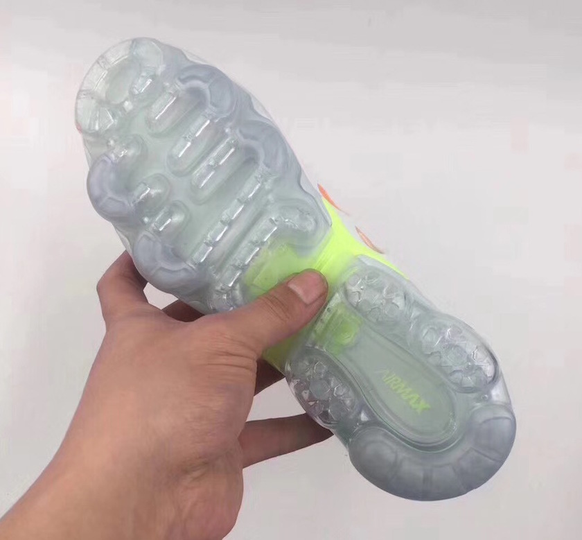 nike-ari-vapormax-plus-AO4550-003-8.jpg