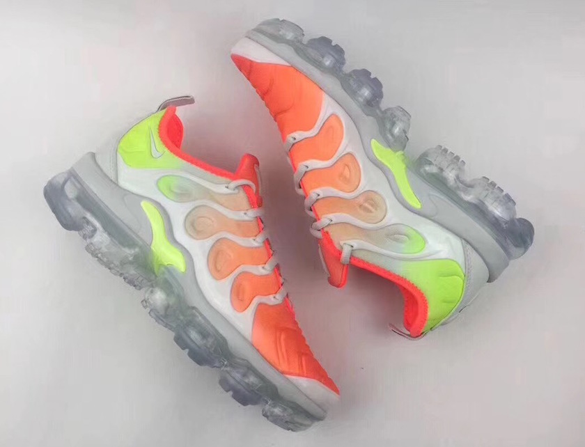 nike-ari-vapormax-plus-AO4550-003-7.jpg