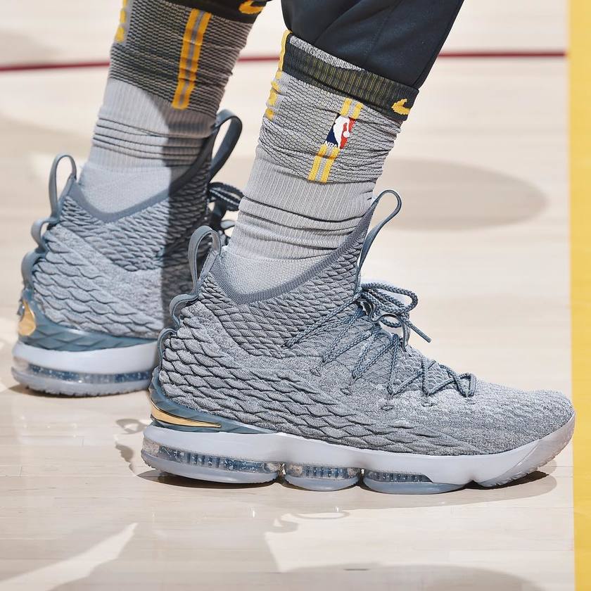 【Tirion球鞋杂谈】本赛季詹皇究竟上脚过多少款 Nike Lebron 15?