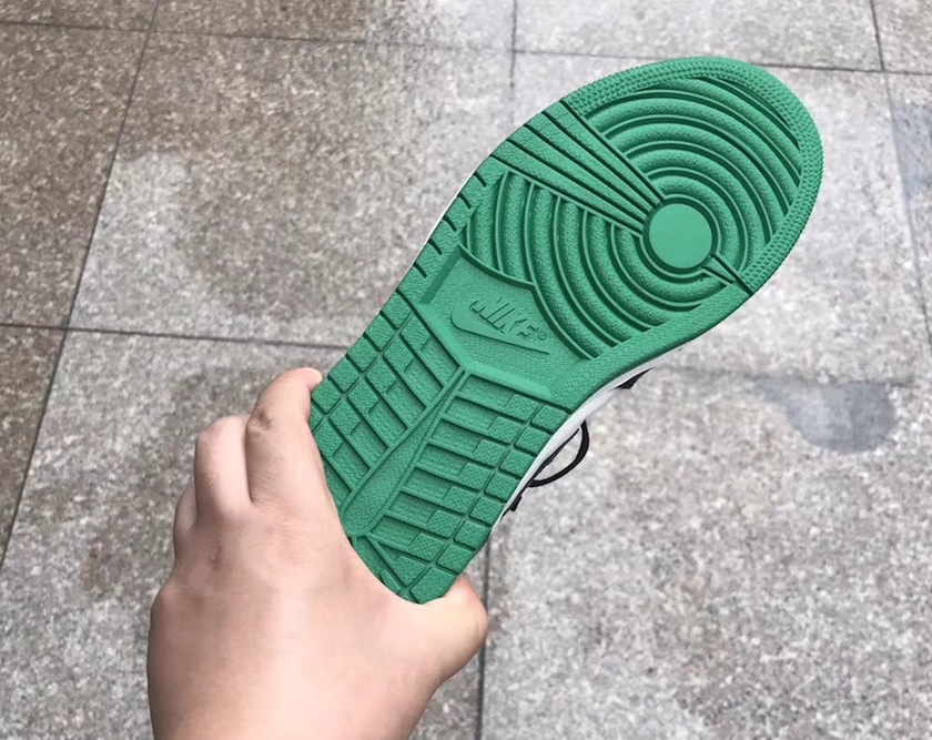 Pine-Green-Air-Jordan-1-Retro-High-OG-555088-302-Outsole.jpg