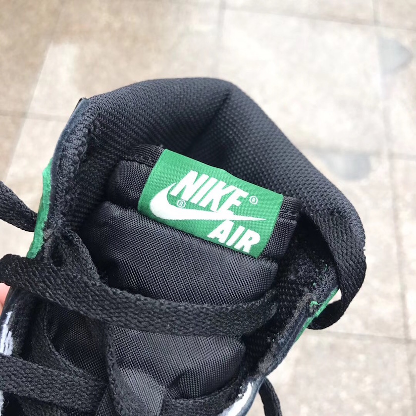 Pine-Green-Air-Jordan-1-Retro-High-OG-555088-302-Tongue.jpg