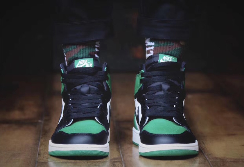 Air-Jordan-1-Pine-Green-Tongue-Label.jpg