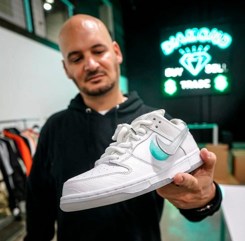 https_2F2Fhypebeast.com2Fimage2F20182F102Fnike-sb-dunk-white-diamond-supply-co-teaser-1.jpg