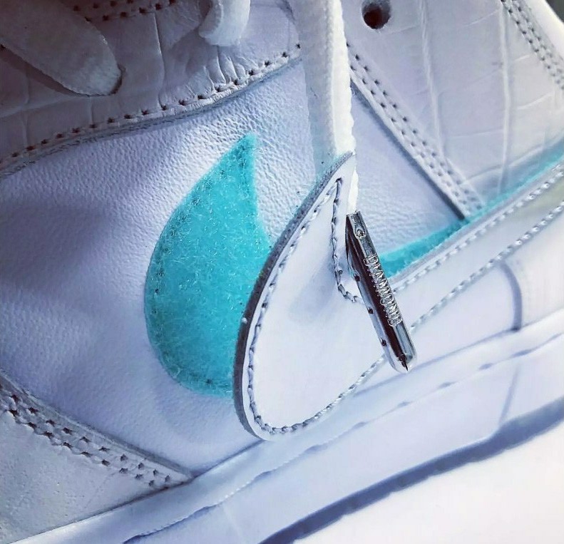 https_2F2Fhypebeast.com2Fimage2F20182F102Fnike-sb-dunk-white-diamond-supply-co-teaser-3.jpg