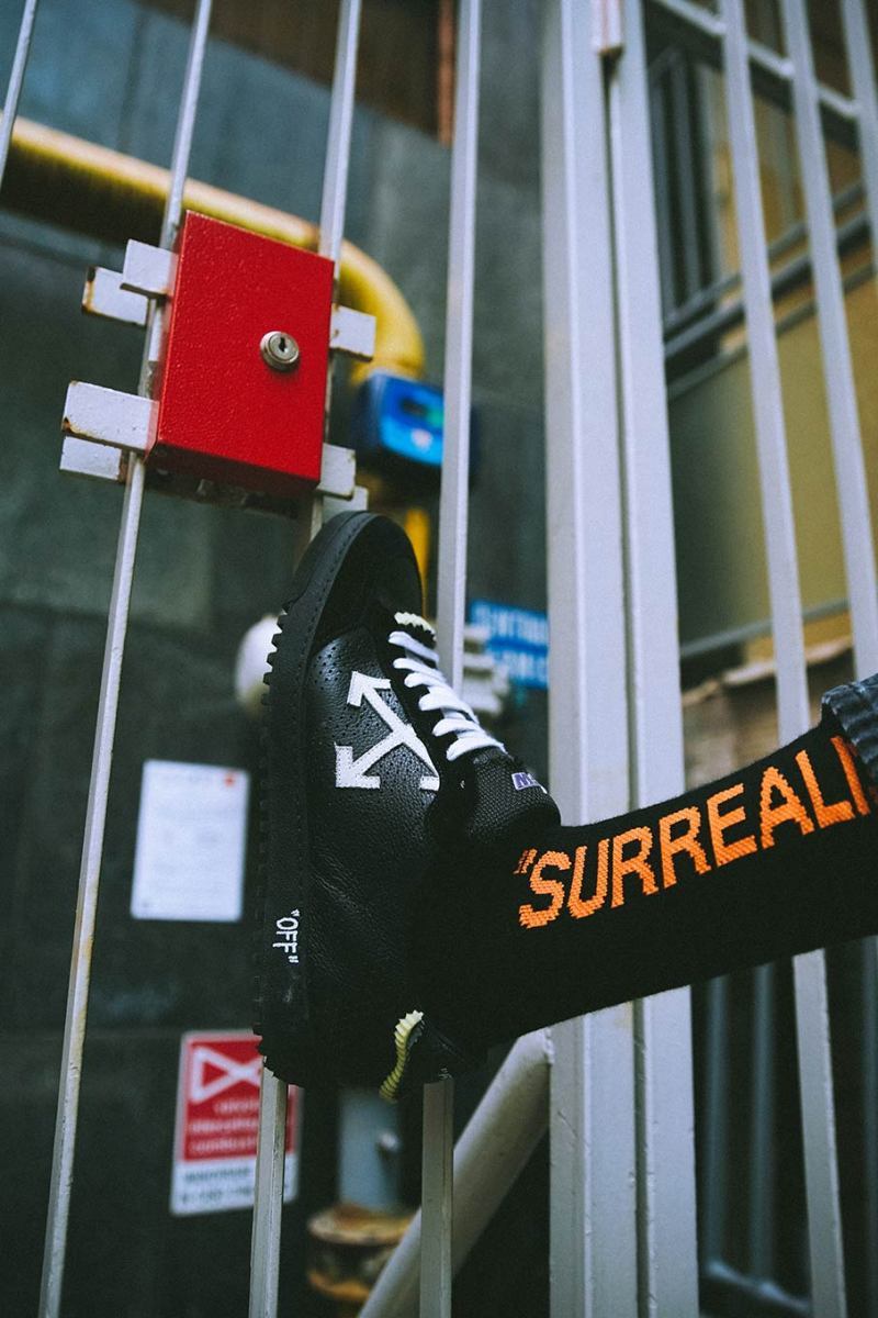 Off-White:tm: x SMETS 全新聯名「Surrealist」系列登場