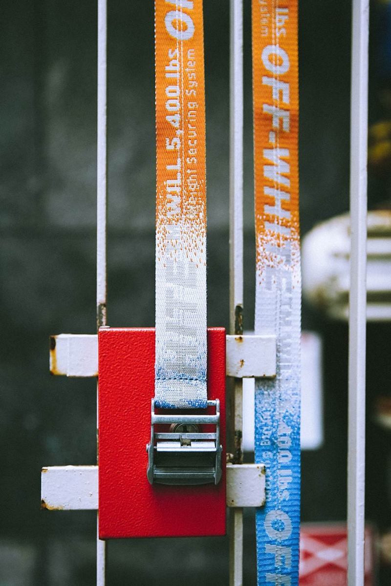 Off-White:tm: x SMETS 全新聯名「Surrealist」系列登場