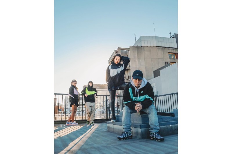 Nike è¿½å&nbsp;æ¨åºæ°éè² Big Swoosh éé¢å¤å¥