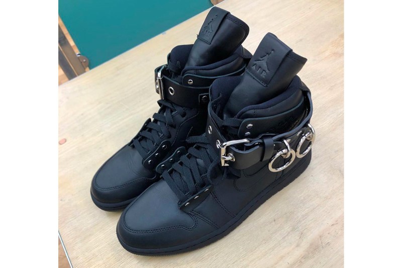 æ¶åé&nbsp;è¦½ COMME des GARÃONS HOMME Plus x Air Jordan 1 è¯åéæ¬¾