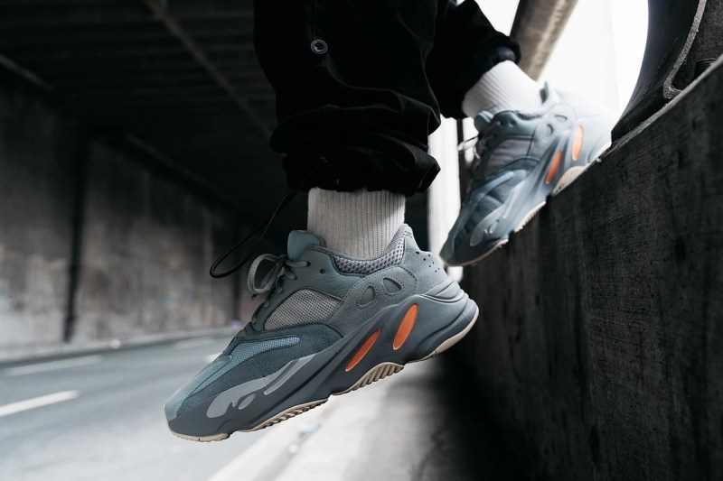 æ¶åé è¦½ YEEZY BOOST 700 å¨æ°éè²ãInertiaãææ°ä¸è³åè¼¯