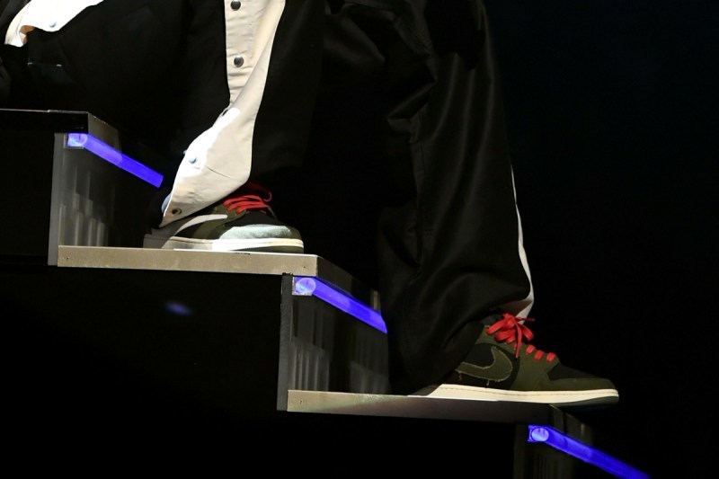 Travis Scott æåå¨æ° Air Jordan 1 Low è¯åéæ¬¾