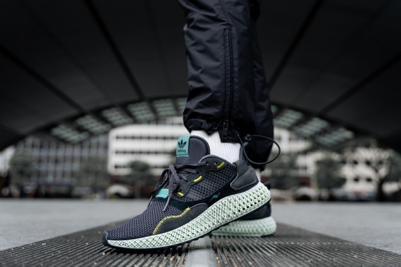 æ¶åé è¦½ adidas ZX 4000 4D å¨æ°ãCarbonãéè²