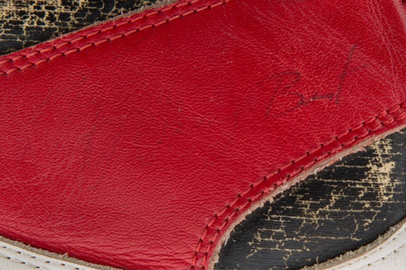 Michael Jordan 1985 年實ç Air Jordan 1ãBlack Toeãå±éæè³£