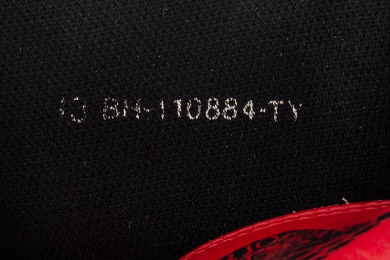 Michael Jordan 1985 年實ç Air Jordan 1ãBlack Toeãå±éæè³£