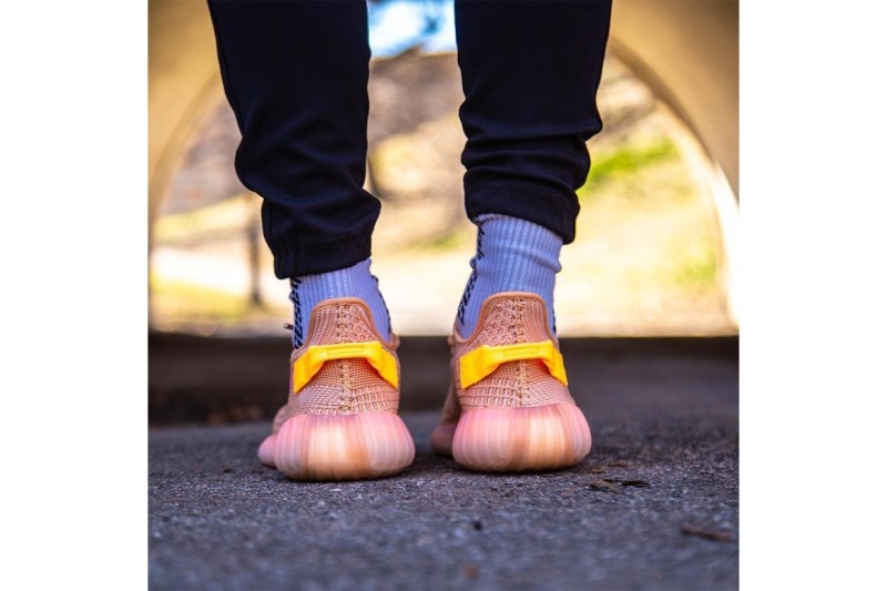 YEEZY BOOST 350 V2 å¨æ°éè²ãClayãä¸è³é è¦½