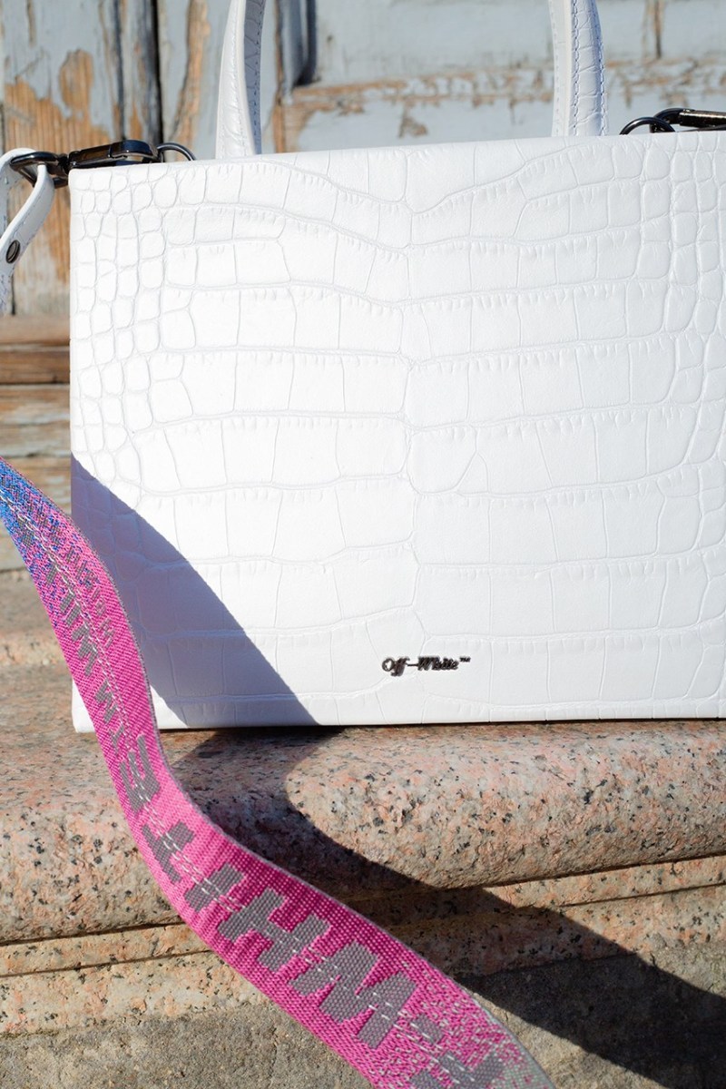 Off-White⢠2019 æ¥å¤å
¨æ°ãTRIPPYã奿³¨ç³»åç»å ´