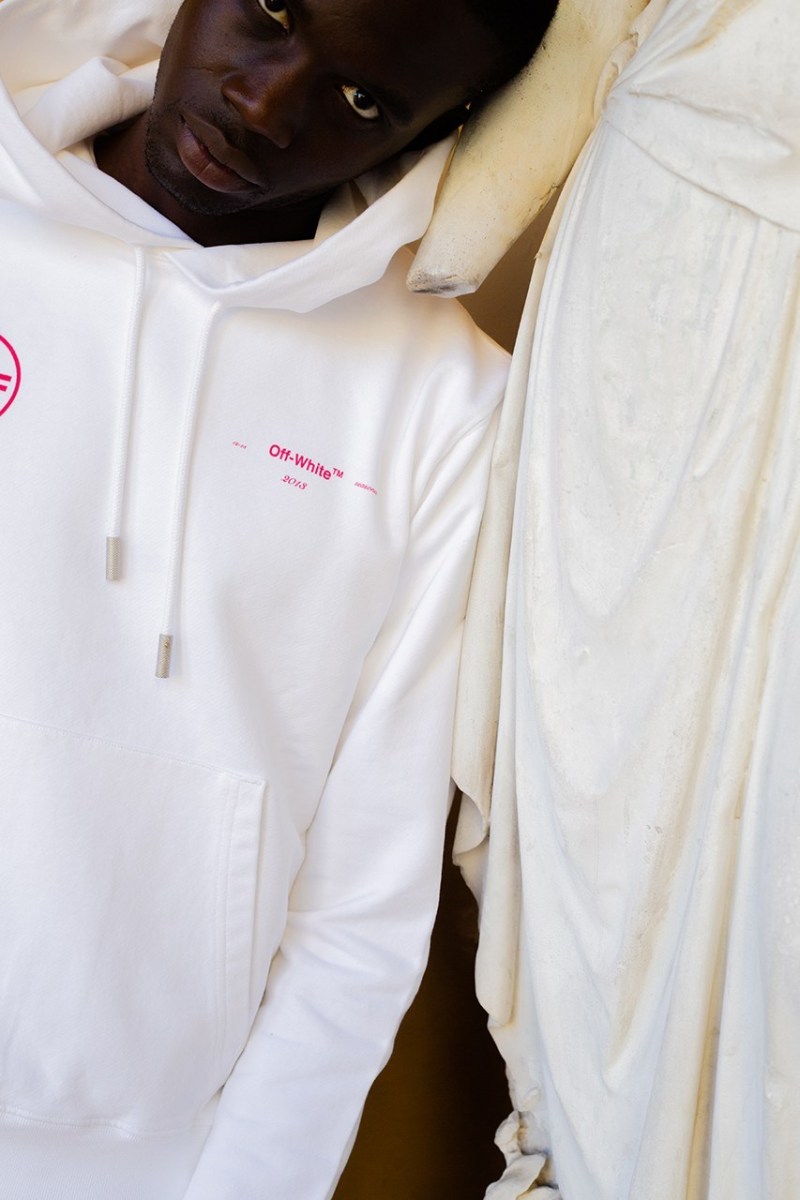 Off-White⢠2019 æ¥å¤å
¨æ°ãTRIPPYã奿³¨ç³»åç»å ´