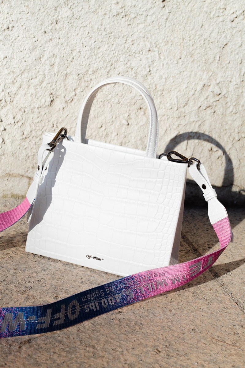 Off-White⢠2019 æ¥å¤å
¨æ°ãTRIPPYã奿³¨ç³»åç»å ´