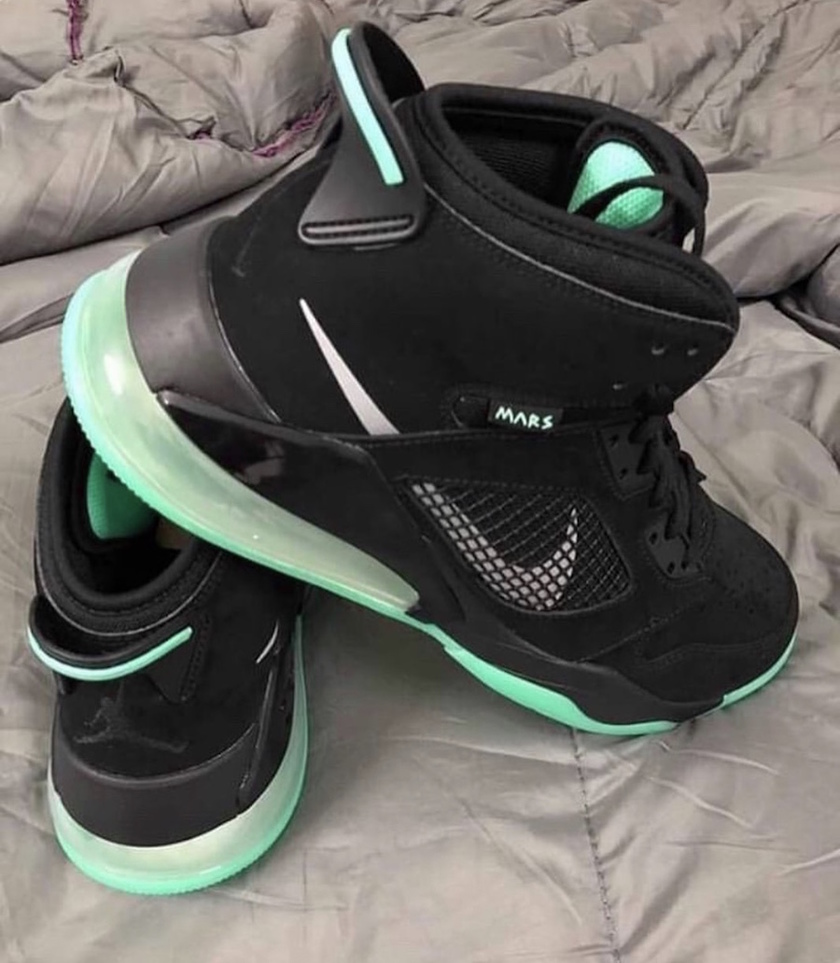 Jordan Mars 270 Green Glow in the Dark CD7070-003 Release Date