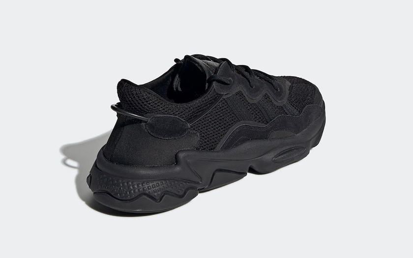 adidas Ozweego Triple Black EE6999åå¸æ¥æ