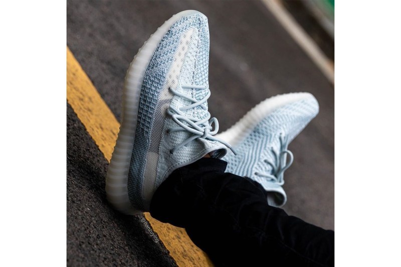 æ¶åé è¦½ YEEZY BOOST 350 V2 ææ°éè²ãCloud Whiteãä¸è³åè¼¯