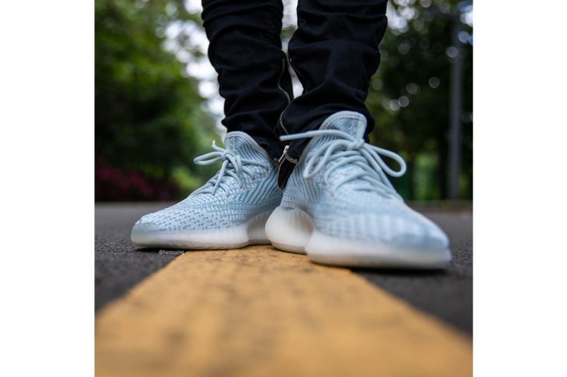 æ¶åé è¦½ YEEZY BOOST 350 V2 ææ°éè²ãCloud Whiteãä¸è³åè¼¯