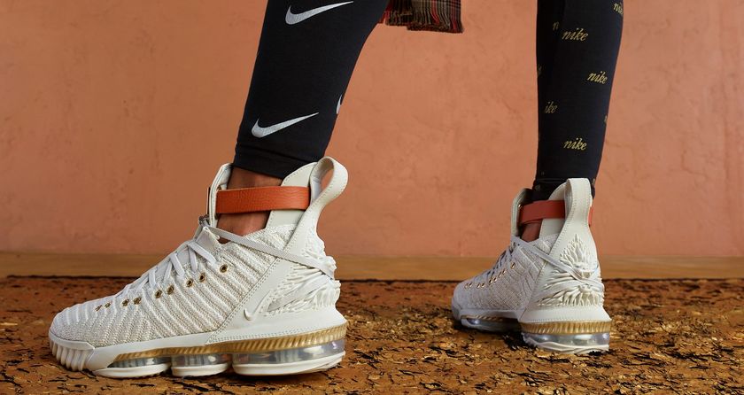 “Harlem's Fashion Row X Nike WMNS LeBron 16”的图片搜索结果