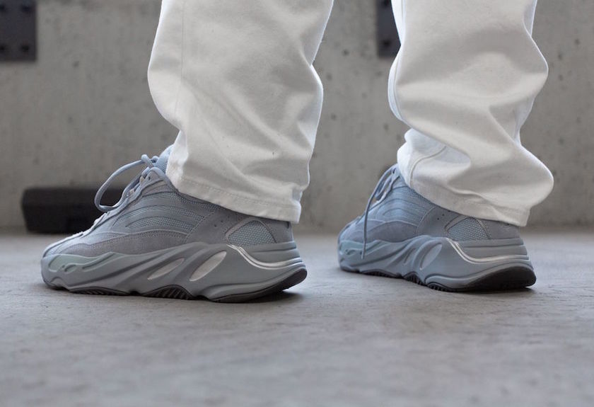 adidas Yeezy Boost 700 V2 FV8424å»é¢Blue On-Feet