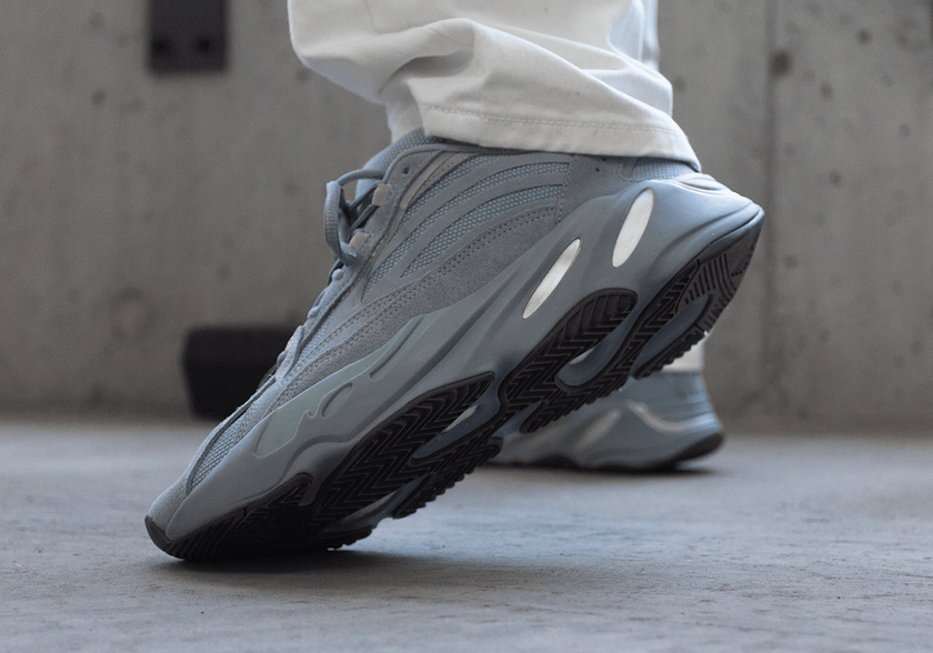 adidas Yeezy Boost 700 V2 FV8424å»é¢Blue On-Feet