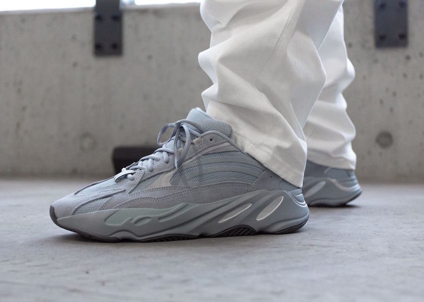 adidas Yeezy Boost 700 V2 FV8424å»é¢Blue On-Feet