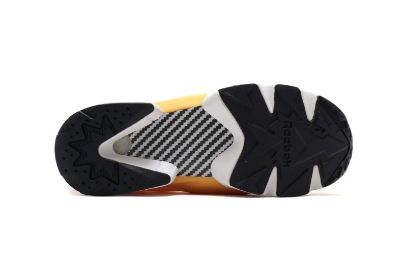 Reebok x Sanrio æææé ãèé»å¥ãGudetama å¥æ³¨ Instapump Fury