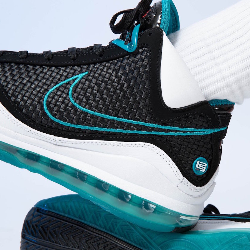 Nike LeBron 7 Red Carpet Retro CU5133-100 2019发售日期