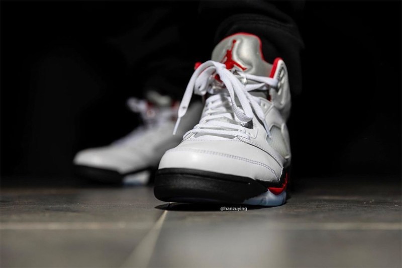 çå
è¿è³ Air Jordan 5 OG ç¶å
¸é
è²ãFire Redãä¸è
³å輯