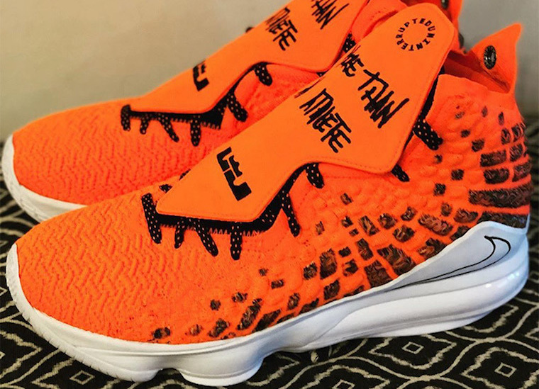 Nike LeBron 17æ¯è¿å¨åæ:copyright:è²