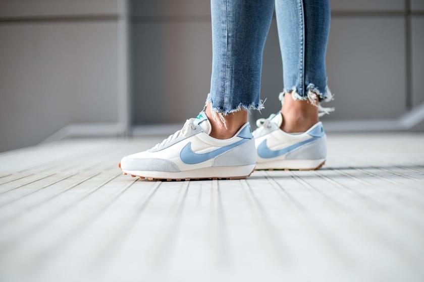 nike-womens-daybreak-half-bluelight-blue-pale-ivory-1600.jpg