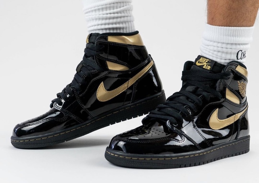 Air Jordan 1 Black Gold 555088-032 Release Date On-Feet