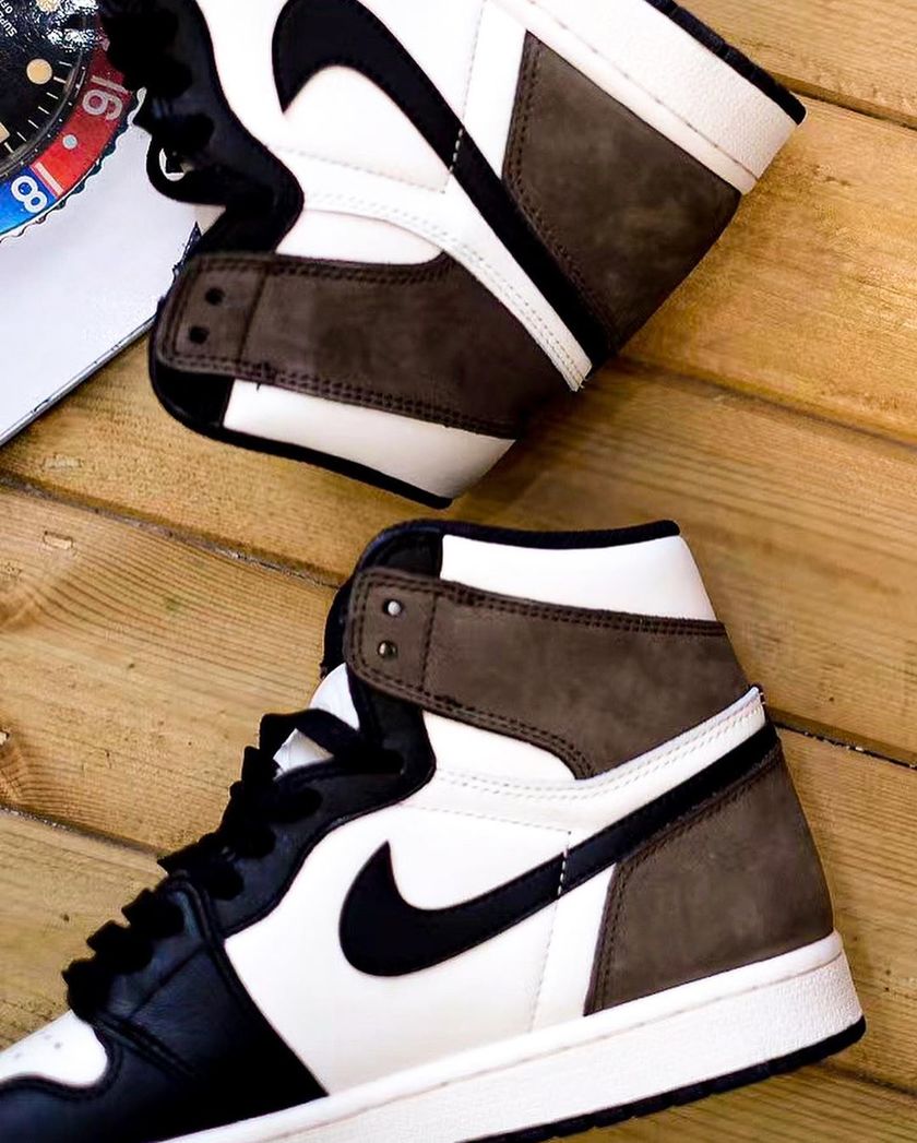 Air Jordan 1 Dark Mocha 555088-105