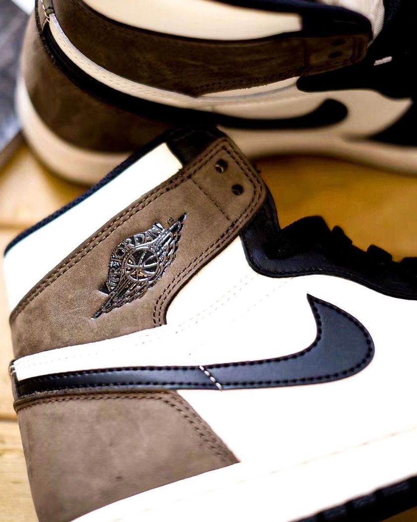 Air Jordan 1 Dark Mocha 555088-105