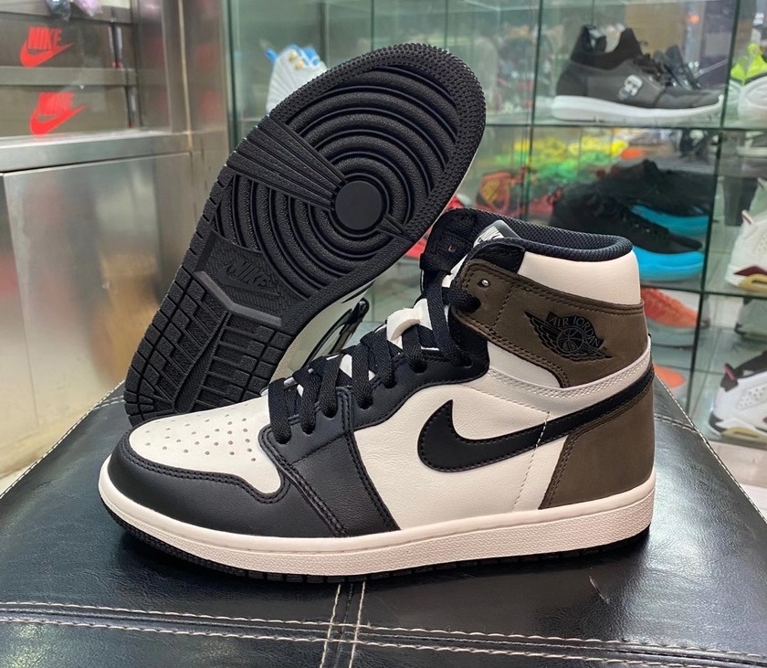 Air Jordan 1 Dark Mocha 555088-105