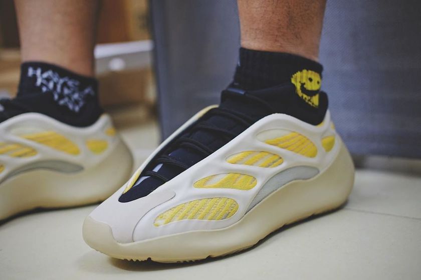 adidas Yeezy 700 V3çº¢è±åå¸æ¥æ