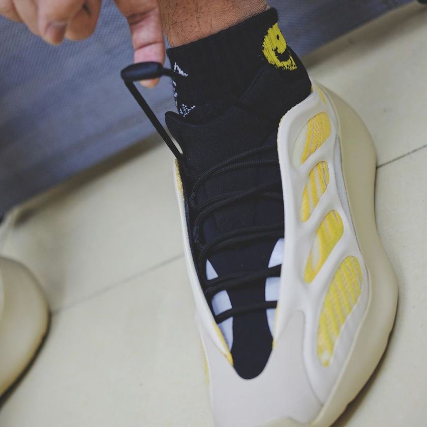 adidas Yeezy 700 V3çº¢è±åå¸æ¥æ