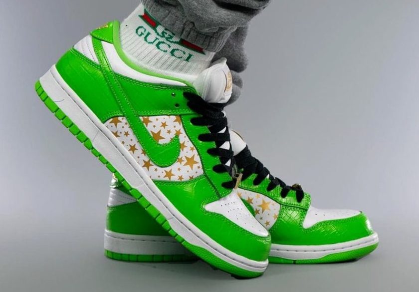 Supreme Nike SB Dunk Low Green Stars DH3228-101 On-Feet